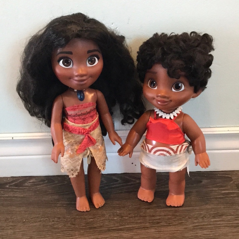 2 Disney Moana dolls